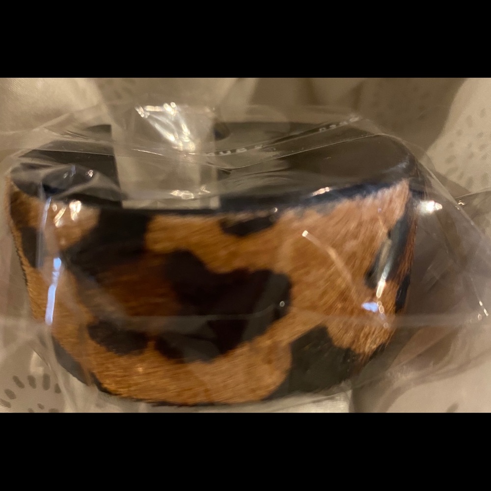 Evys Tree leopard animal print cuff bracelet - Picture 2 of 2